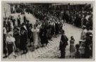 Průvod r. 1937 na jesenickém náměstí (poštovní dopisnice)