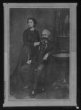 Fotografie, sedící Karel Marx s manželkou