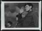 Fotografie, salutující československý voják
