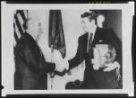 Fotografie, Michail Gorbačov a Ronald Reagan po podpisu smlouvy o omezení jaderných zbraní
