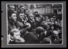 Fotografie, protestní shromáždění v Praze, 28. 10. 1918. Pohled do řad demonstrantů.