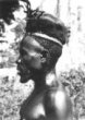 Muž v kožešinové čapce z profilu, Bambuti