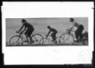 Fotografie, tři cyklistky při jízdě