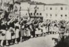 Shromáždění Němců na jesenickém náměstí v říjnu r. 1938 (čb. reprofoto)