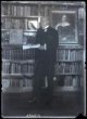 TGM v knihovně na Hradě. V pozadí obraz Boženy Němcové