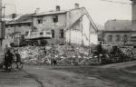 Demolice domů v tzv. Oblouku v Jeseníku (čb. fotografie)