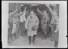 Fotografie, Adolf Hitler prochází špalírem SA a SS