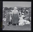 Slovanské ženy v krojích z Alsószentmárton na výročním trhu v Pécsi