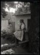 Antonie Scheitzova (dcera hostinského z Velké) sedící na dřevěné lávce přes potok