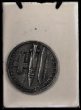 Medaile s poprsím císaře Zikmunda, druhá strana: relikvie Kristovy, kolébky, špičky kopí, sv. Longina a část kříže